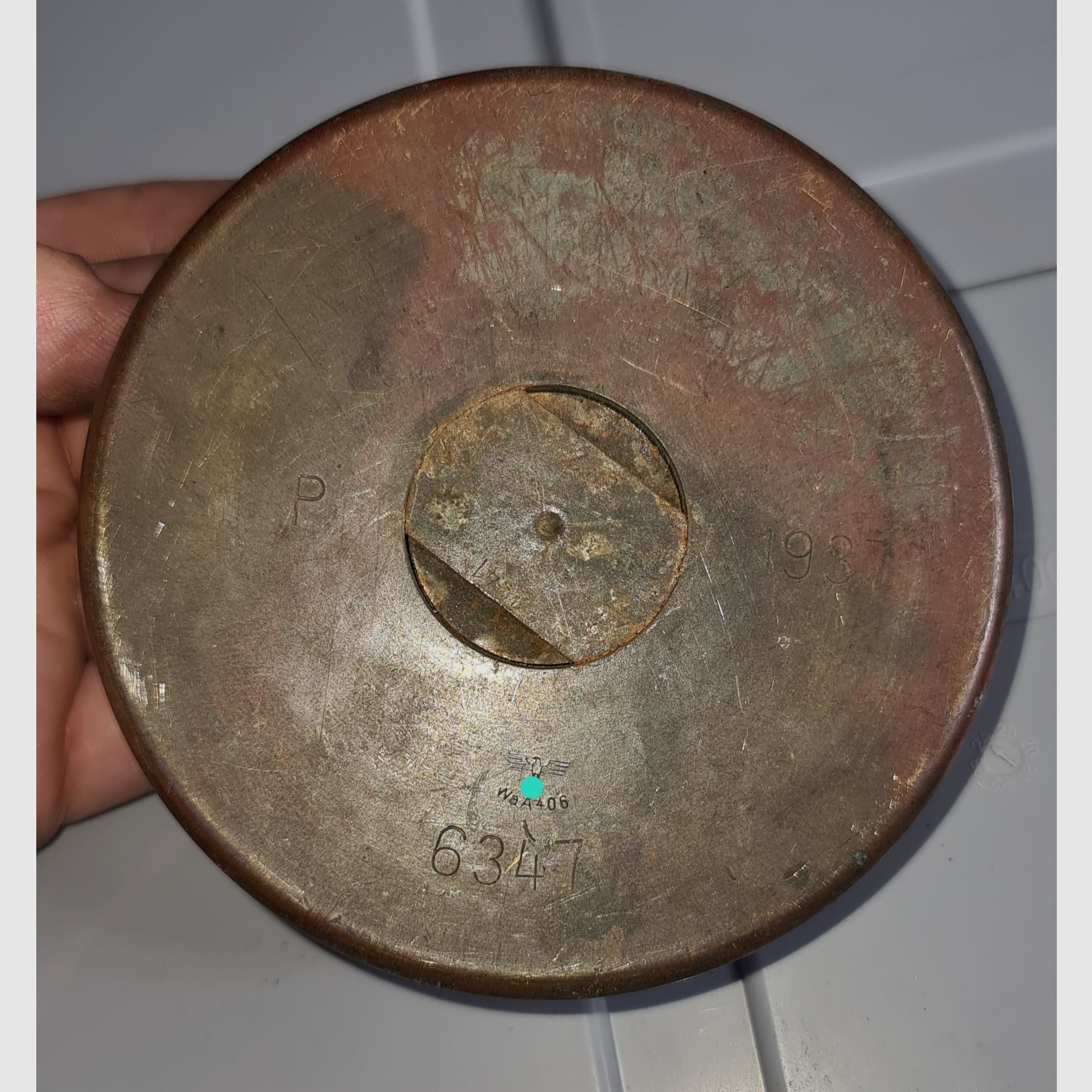 MEHRERE DEKO ARTIKEL AUS WEHRMACHT ZEITEN 1939 - 1945 /  ASCHENBECHER , MEDAILLE,  ANSTECK NADEL, PIN, STANZEISEN, STEMPEL, GRANATE, HÜLSE, FLACK, HÜLSE , PATRONE , SS, HJ, SA, KRIEG, METALL, ------>! BESCHREIBUNG LESEN ! <------