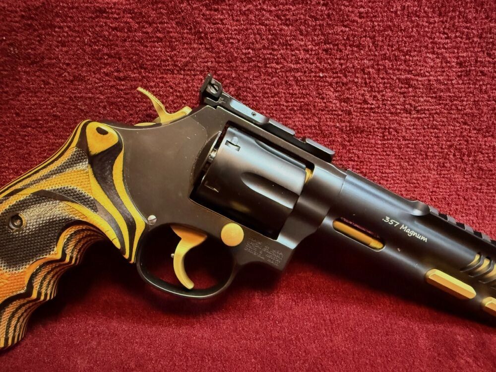 Smith & Wesson 686 Scheuring Black/Gold