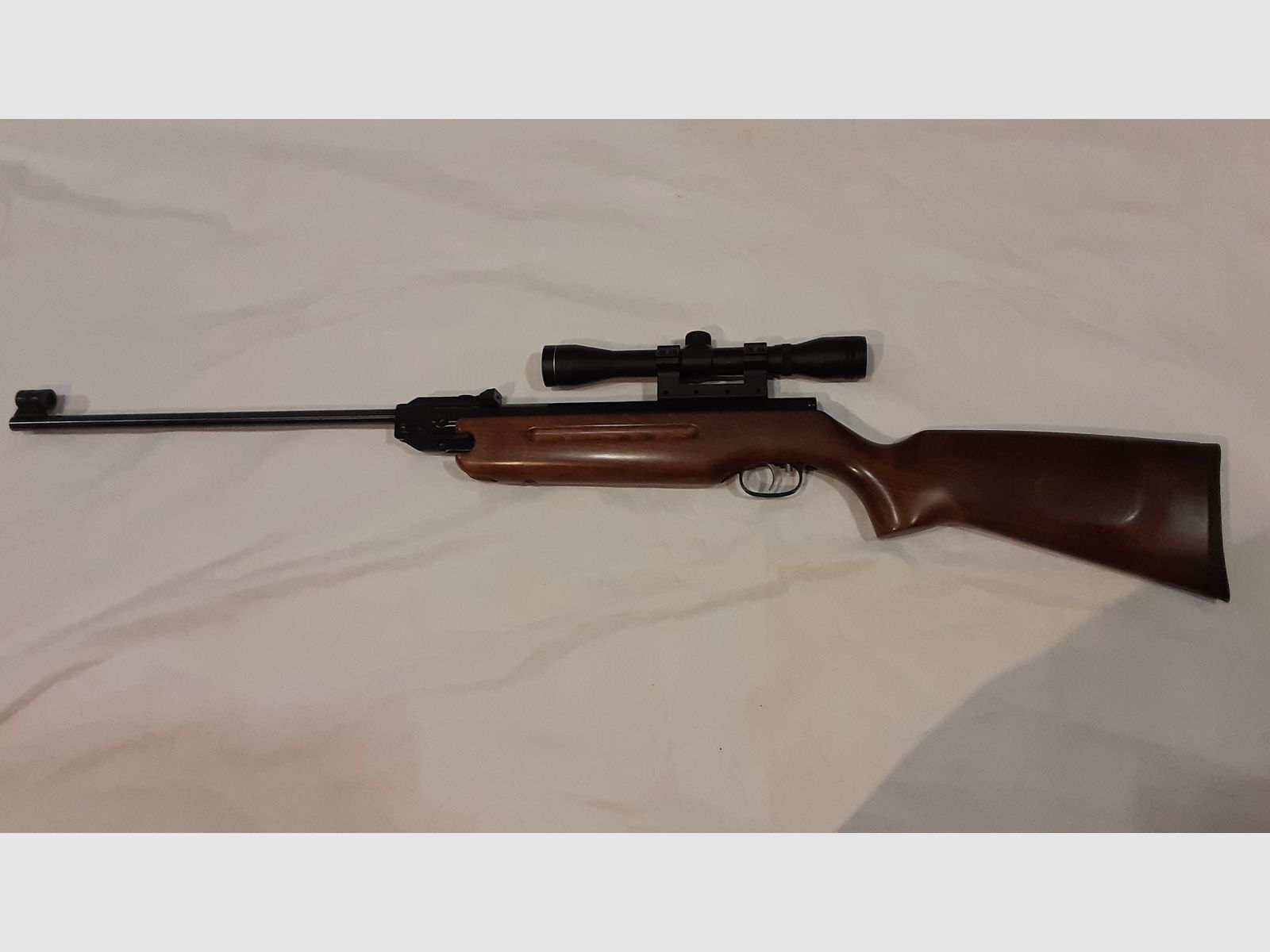 Rifle de aire Weihrauch HW35 de gran potencia y precisión para caza/deporte