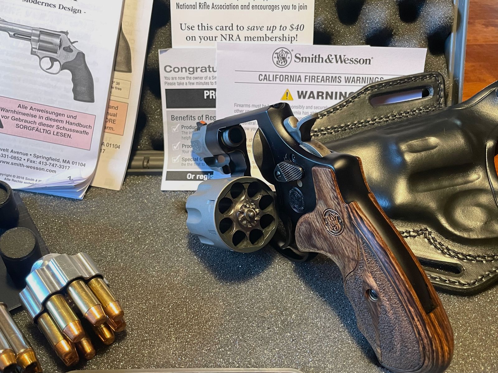 Smith & Wesson 327 Performance Center, canna da 2‘‘, .357 Mag., immagine 2 di 5