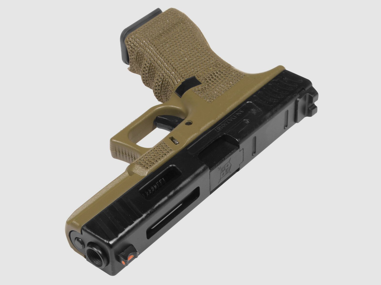 P01 GBB Airsoft Pistool met Grip Stippling in Olijf | Delta Armory