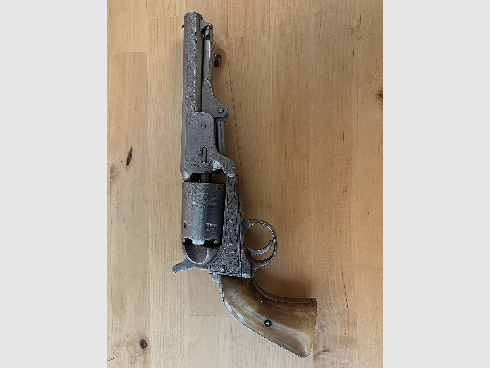 Il ponte di Brooklyn 1849 Colt Pocket Brevete Revolver