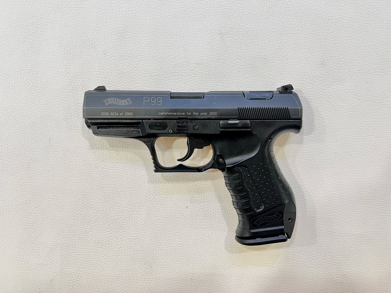 WALTHER P99 COMMEMORATIVE FOR THE YEAR 2000 – 40 S&W, immagine 1 di 3