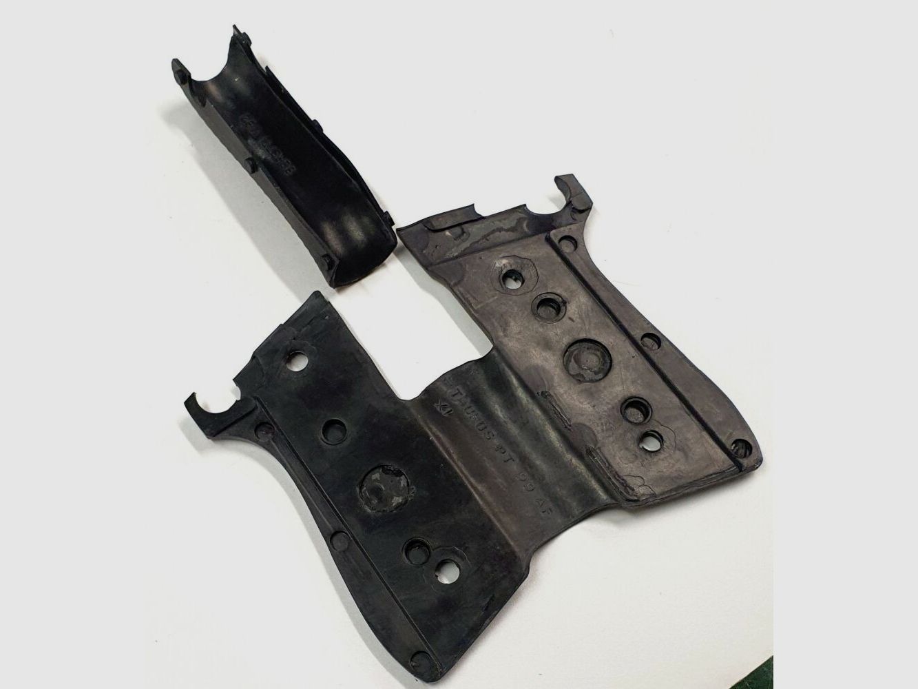 Pachmayr Pachmayr grips for Taurus PT-99 pistol, image 5 of 6