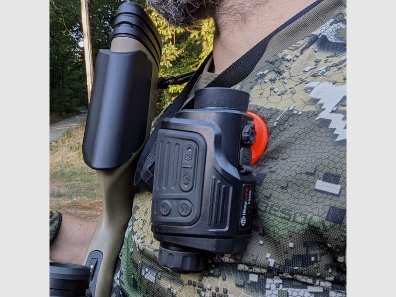 For Infiray FH25R/FL25R and identical - magnetic holder for attachment to clothing.