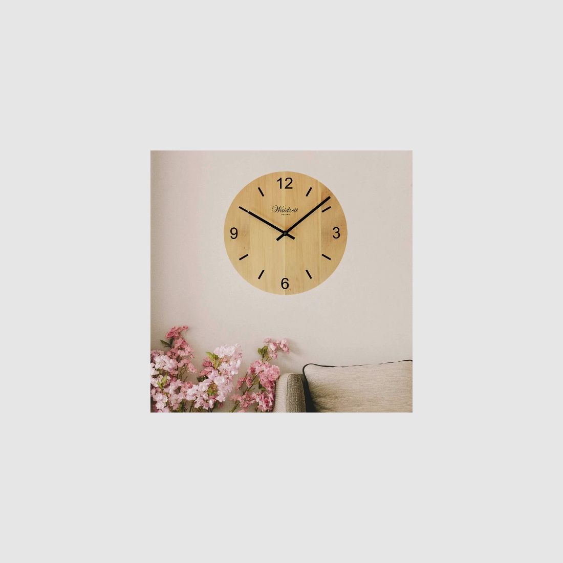 Wall clock Tempus made of Swiss pine