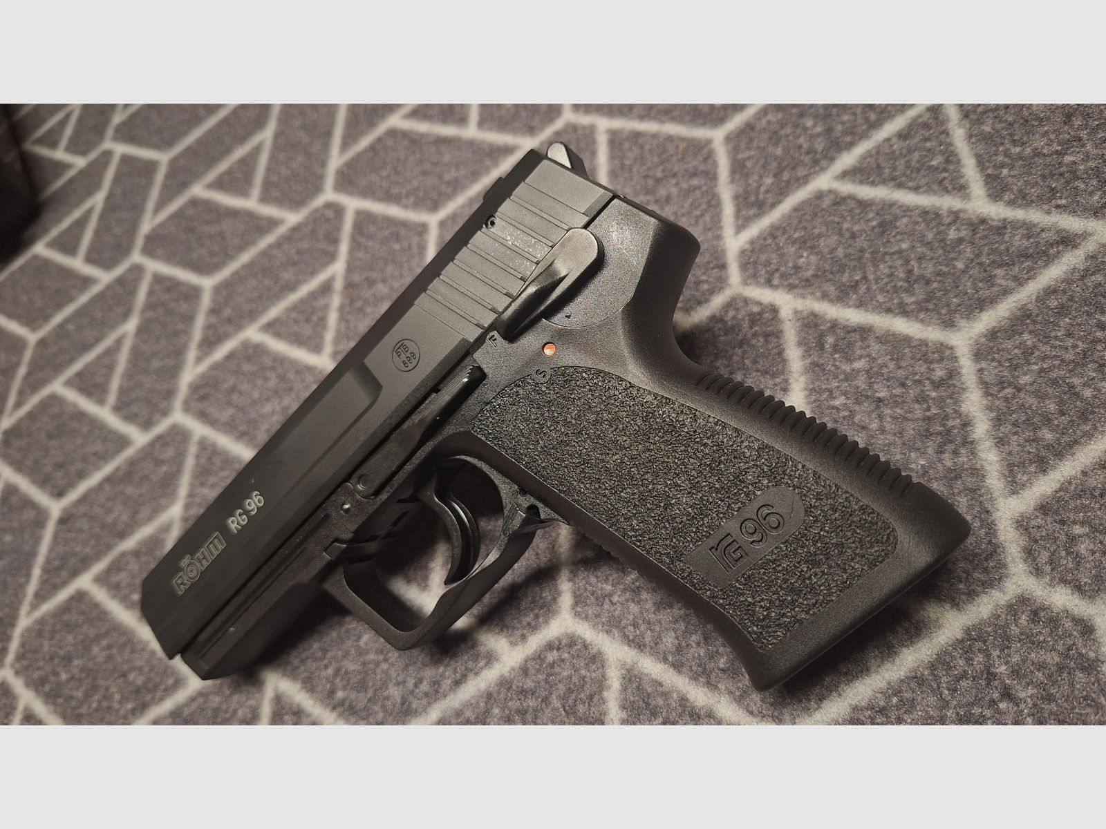 Röhm RG 96 Schreckschuss Pistole brüniert