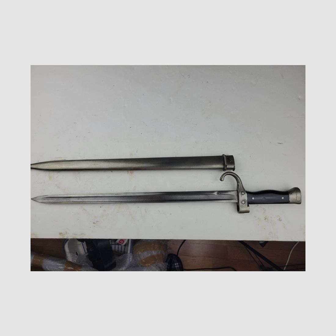 Baionette Berthier Modell 1892 2. Typ – mit originalen Bakelit-Griffschalen – Mono-Nummer – sehr guter Zustand, Bild 5 von 7