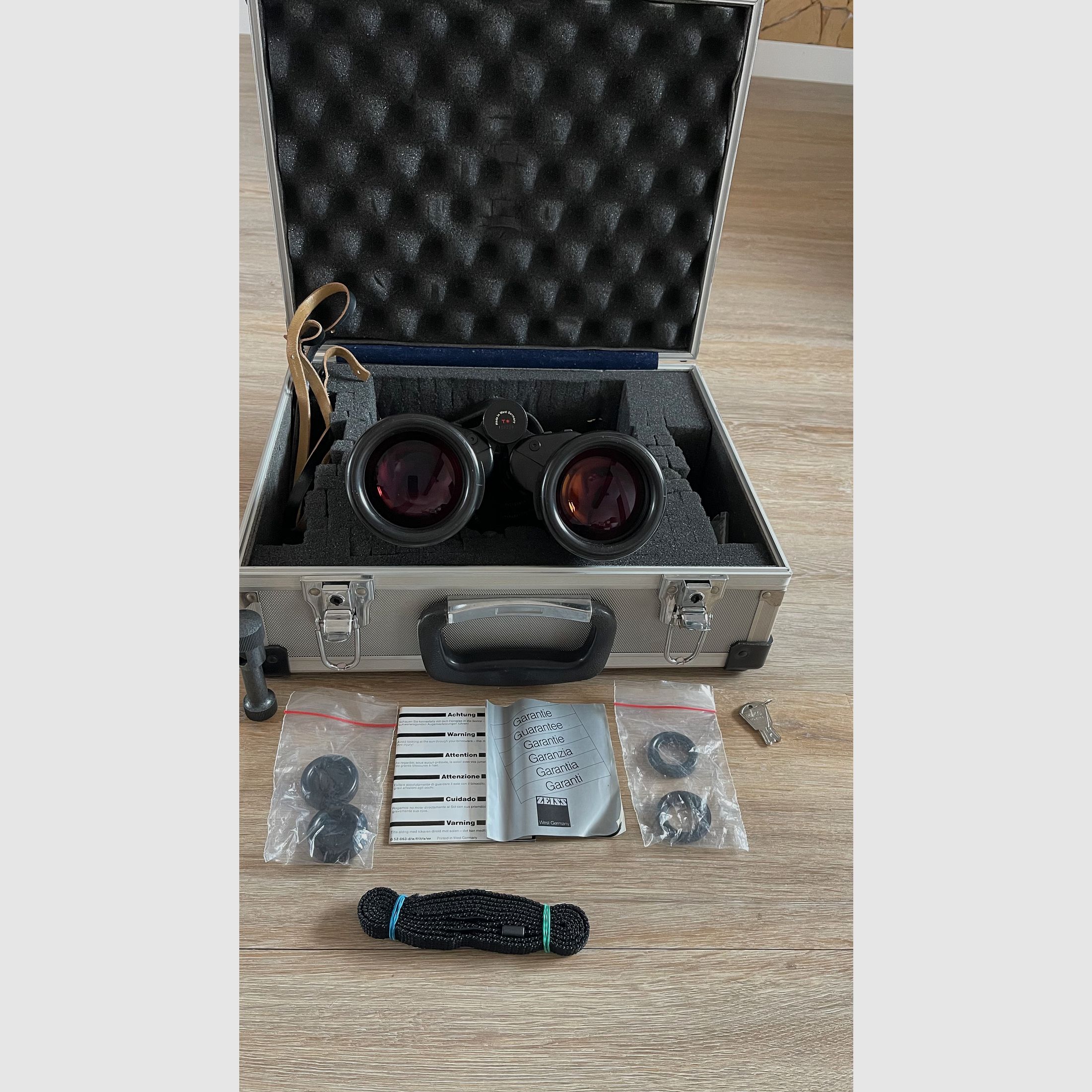 Carl Zeiss 15x60 T* jumelles Allemagne de l'Ouest + mallette d'origine État TOP