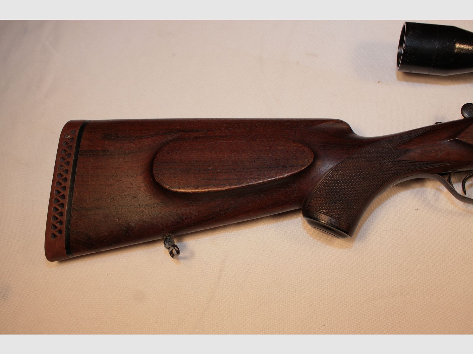 Linkerschaft jachtgeweer in 12/70 en 8x57IRS met geweerschotel.