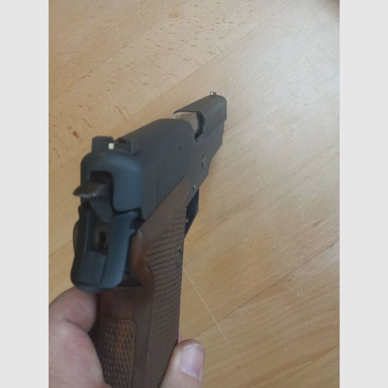 Sig Sauer P 220
