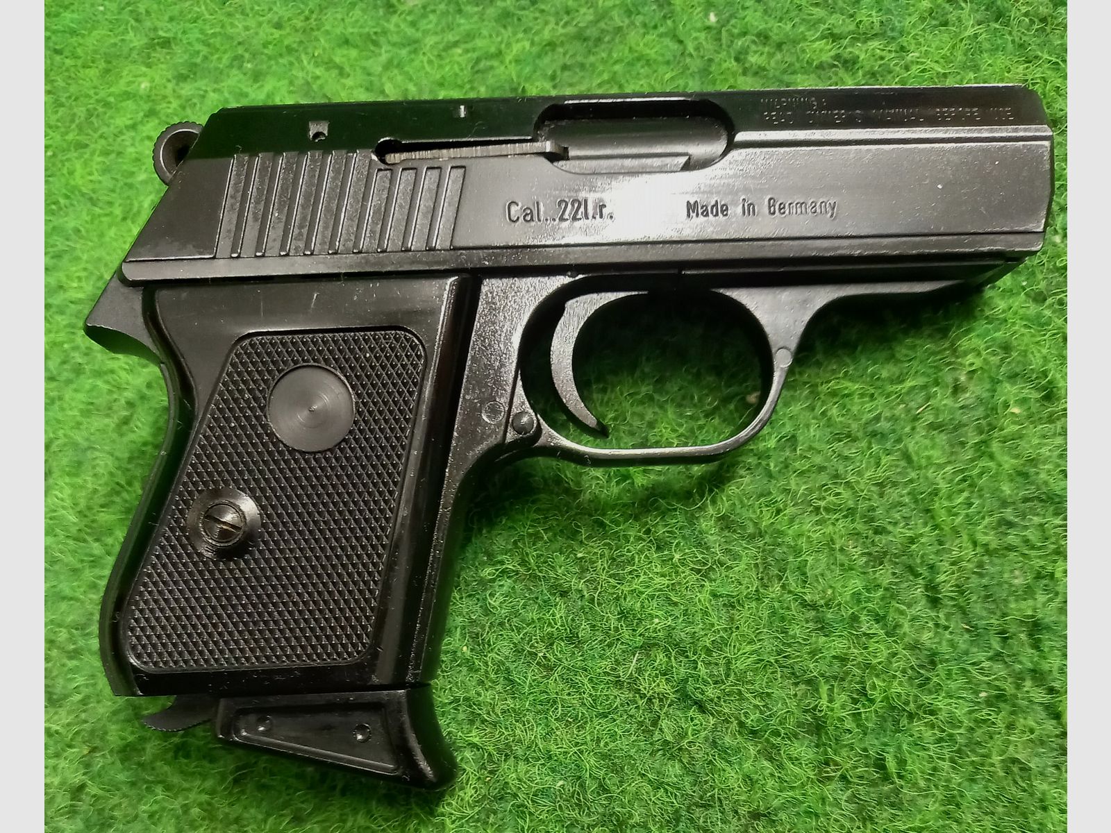  Pistolets ERMA Luger 22 rares, une rareté en calibre .22 Lr.