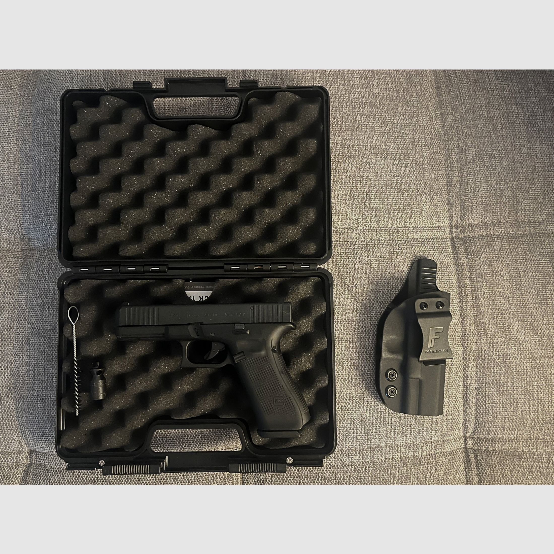 Glock 17 Gen5 Schreckschuss Pistole 9 mm P.A.K schwarz / + Holster /+Pfeffer und Flashmuniion