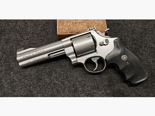 Smith & Wesson 629-4 Classic Champion