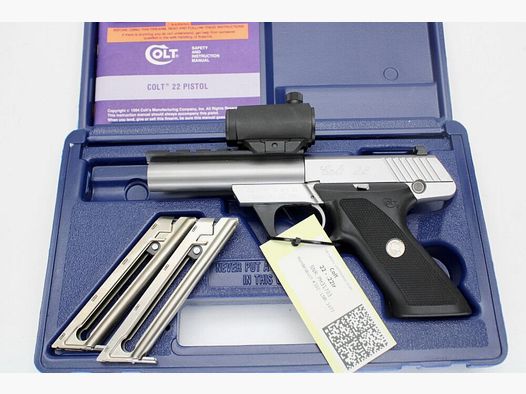 Colt 22 pistol with 2 magazines and sight .22lr