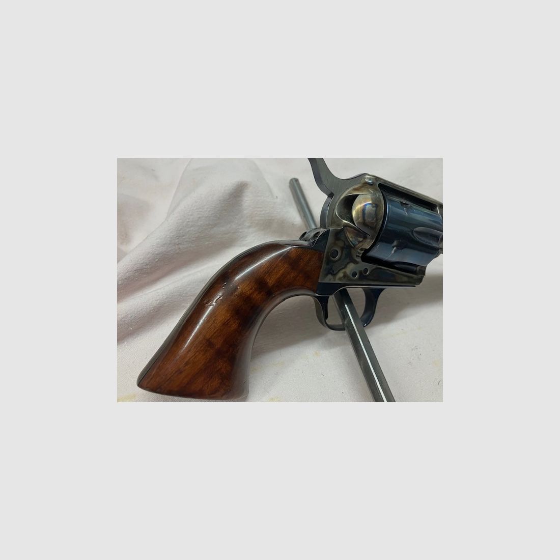 Raridad "HEGE Mod. Army 1873, Cal. .45 corto Knall" Raridad