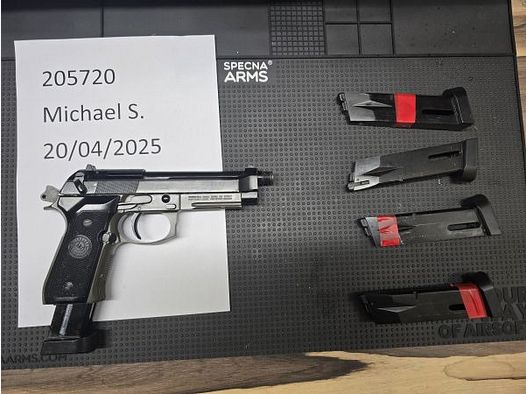 WE M9 CO2 + 4 Magazine