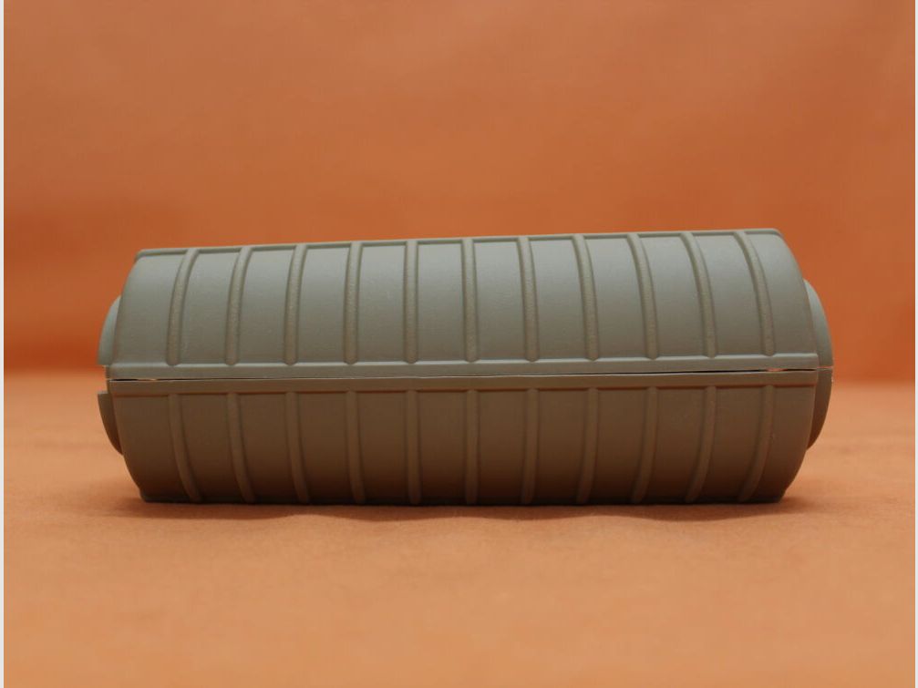 UTG - Leapers AR-15: Handguard M4/ Carbine-Length UTG with Heat Shield Polymer TAN (RB-TM4HGT) Handguard FDE/ DEB