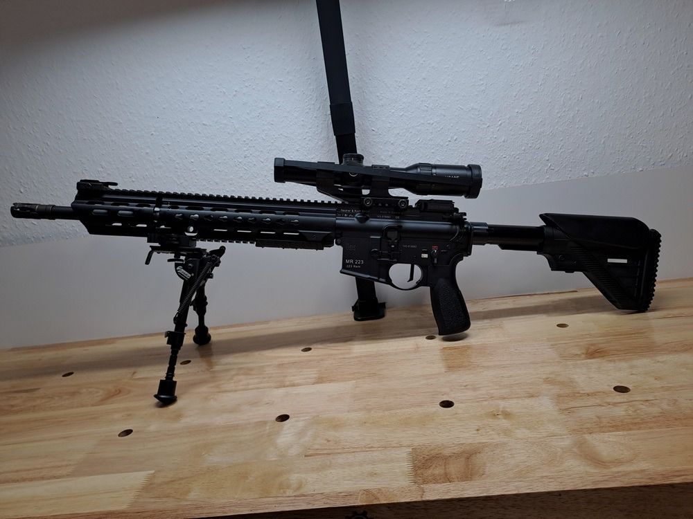 Heckler und Koch MR223 avec beaucoup d'accessoires