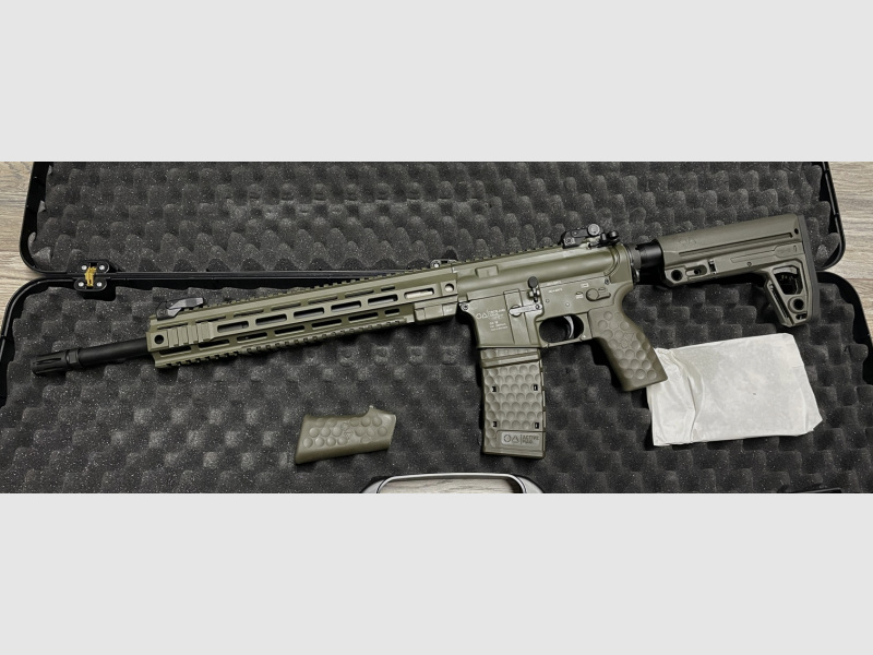 Oberland Arms OA-15 M5 Premium MLOK Kaliber .223 Remington 16,75" Lauf * CERAKOTE Military Green *