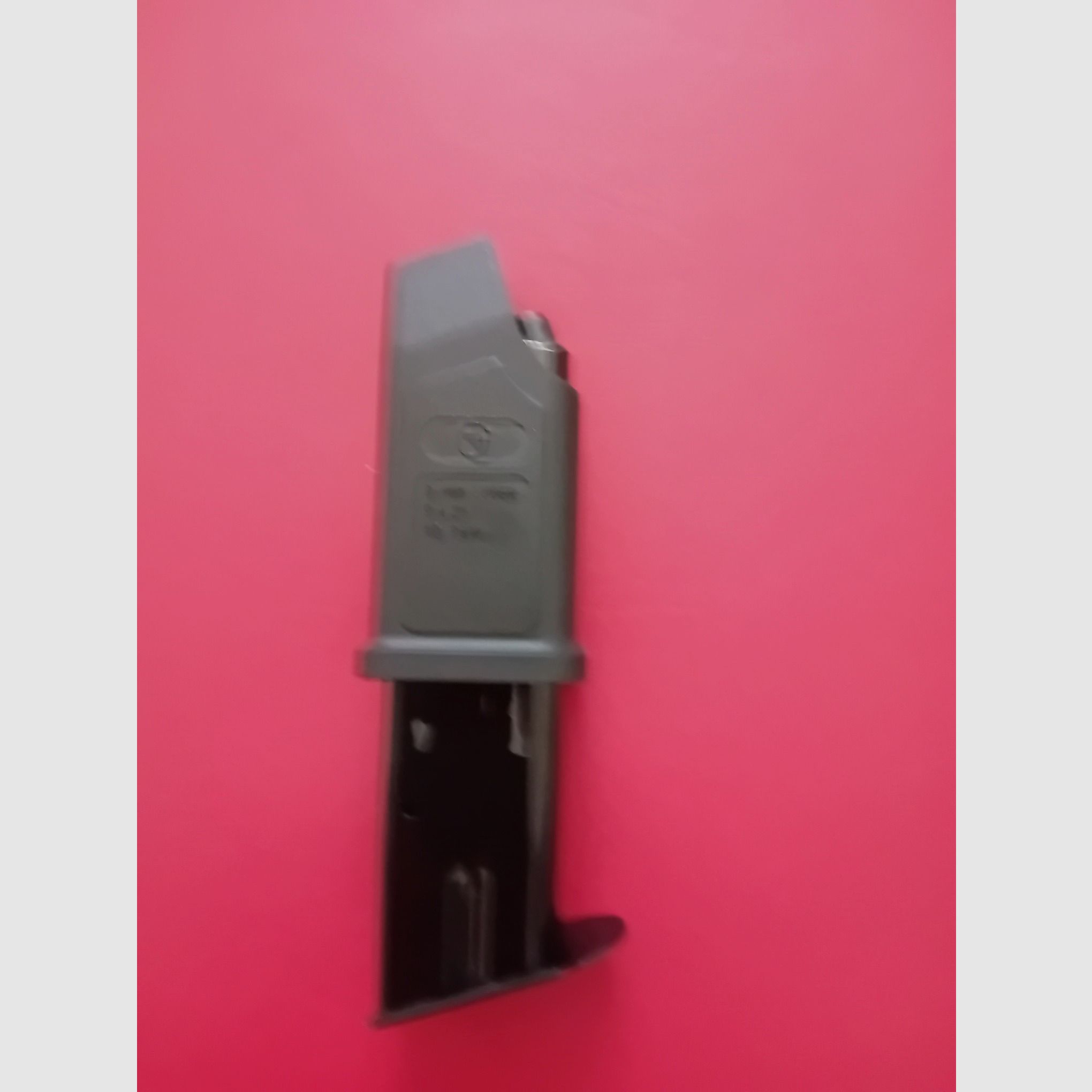 Magazine pistol 9 x 19 mm