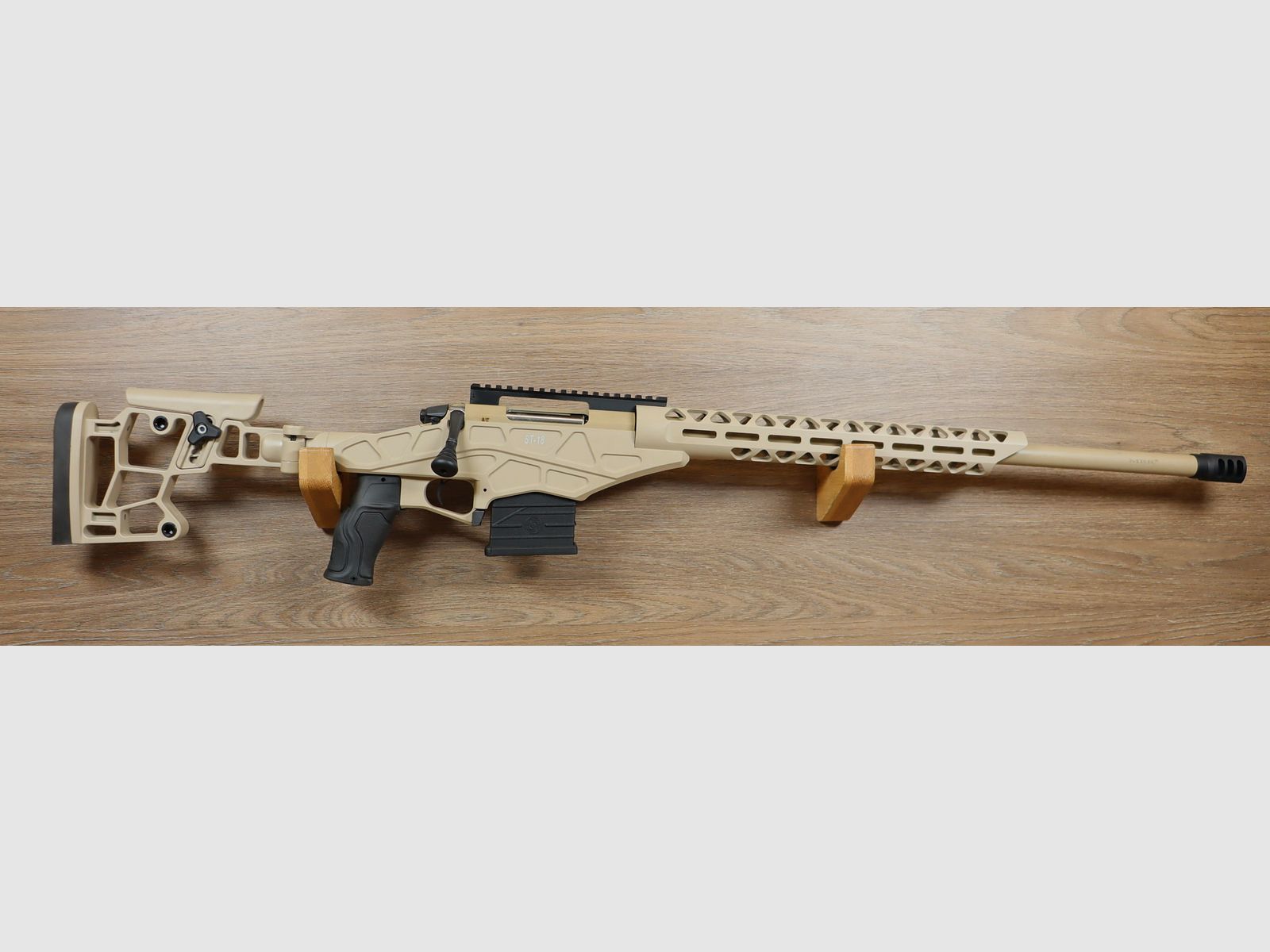 ST18 Desert, image 1 of 2