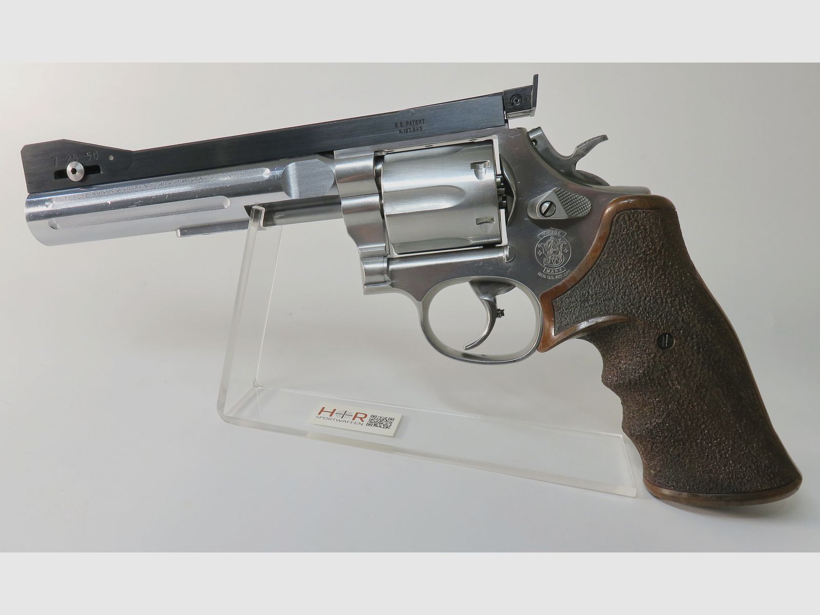 S&W 686-4 | 6 inches | .357 Mag / .38 Spec. | Bull Barrel | Aristocrat 3-position sight | Nill grip