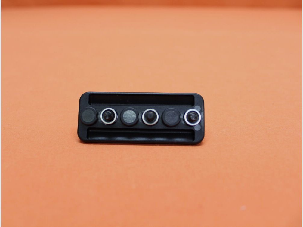 PrimaryWeaponsSystems Primary Weapons KeyMod Zweibeinadapter für Typ Harris Polymer schwarz mit Riemenöse