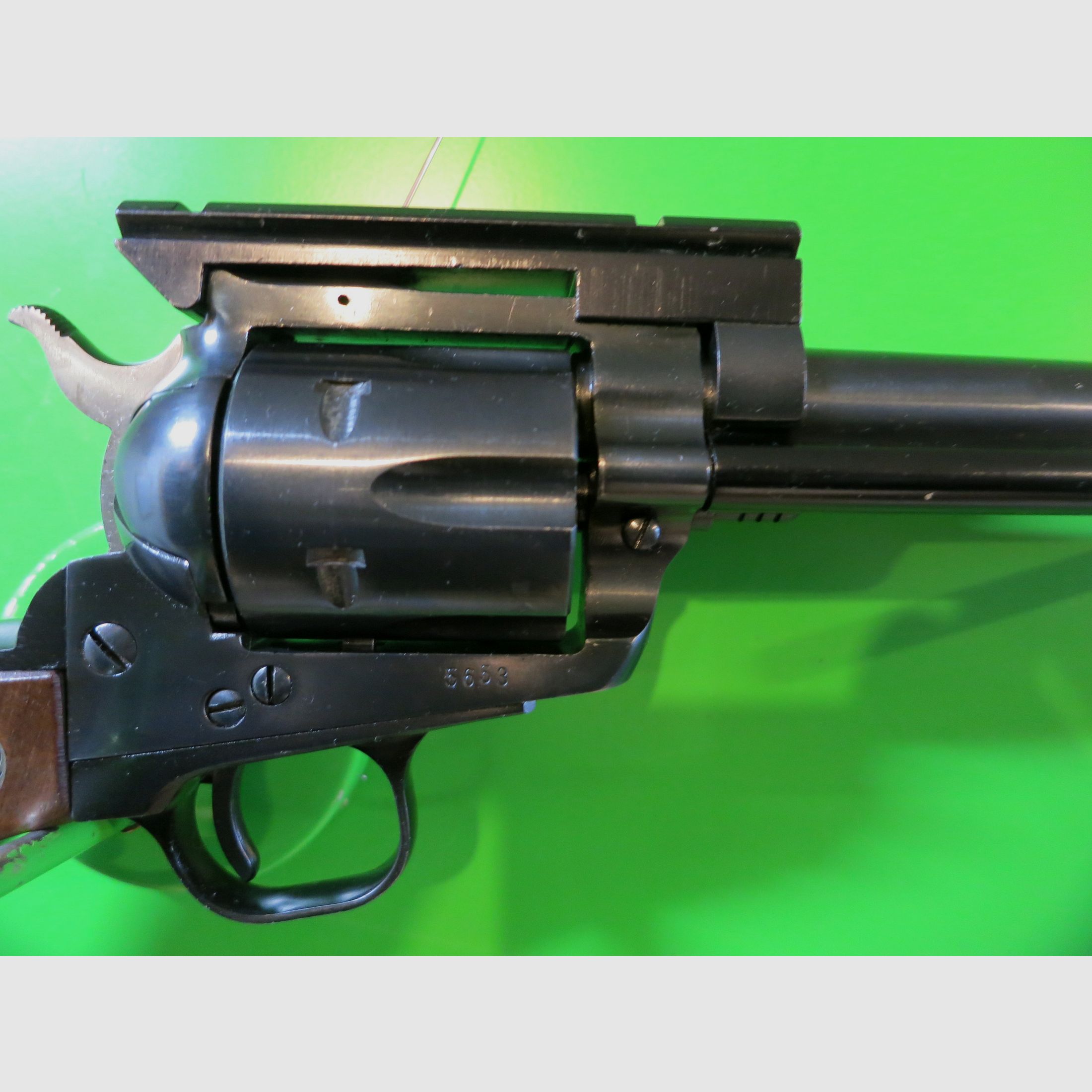 Revólver occidental, Sturm Ruger & Co., modelo Blackhawk, cañón de 7,5", .30 Carbine, riel Weaver #52-