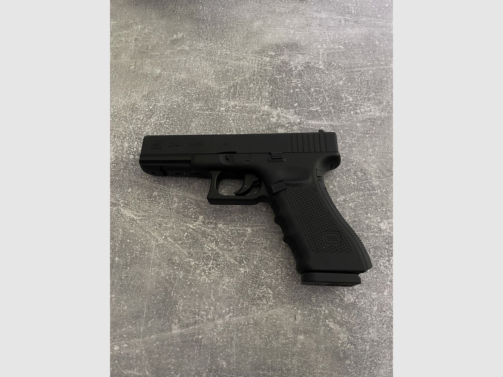 Glock 22 4 Gen CO2 Pistole mit viel Zubehör 