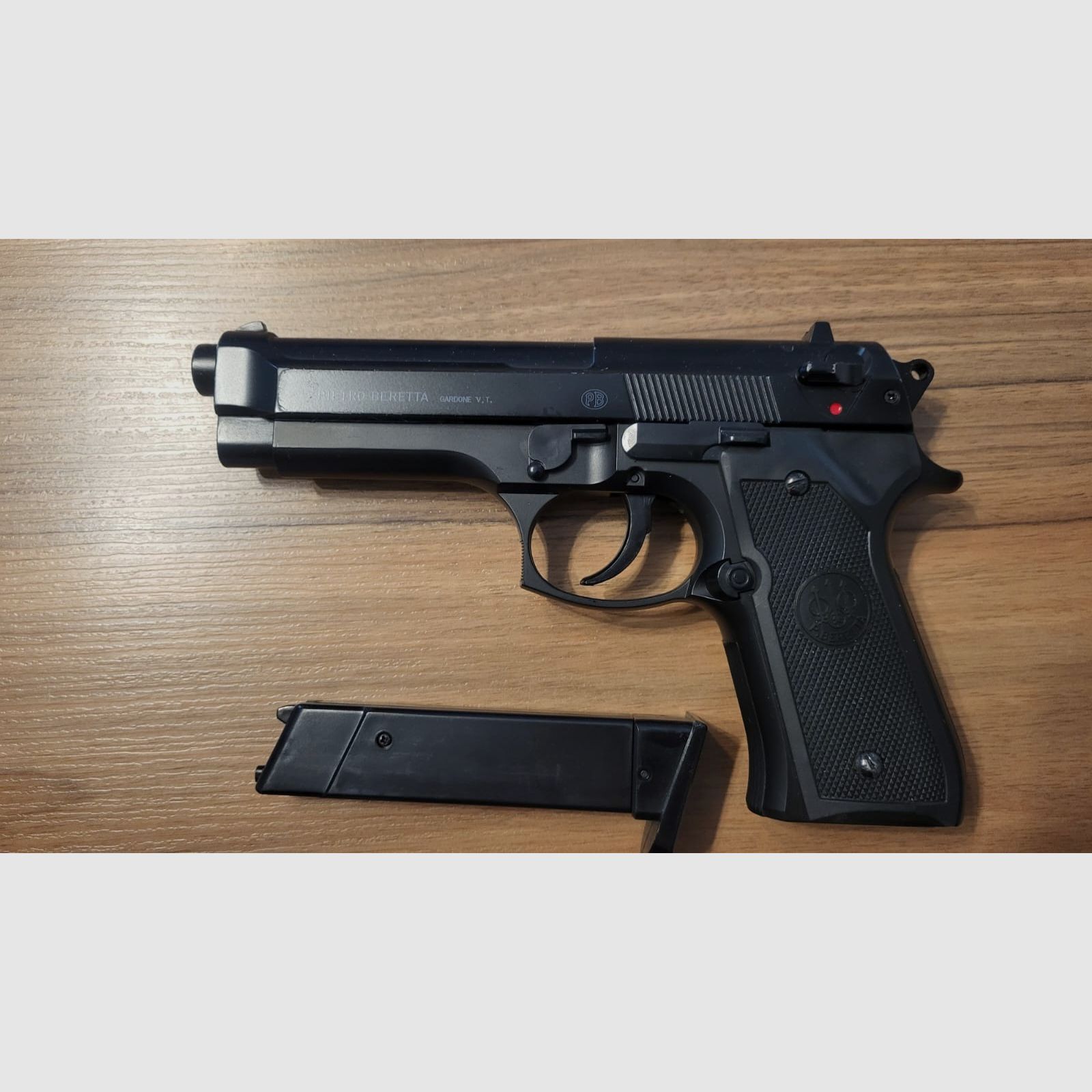 Beretta M92 FS Softair Pistol 0,5 Joule (6 mm BB) incl. magazine & BBs