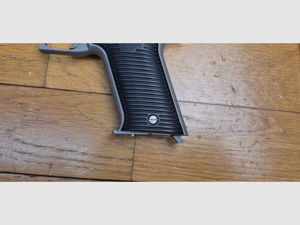 Selten und schöner Automag II Pistol – Kaliber 22Magnum – Herstellung AMT – Edelstahl von A bis Z – In 4 1/2 Zoll – Ausgezeichneter mechanischer Zustand – 2 Magazine – TBE+, Bild 3 von 18