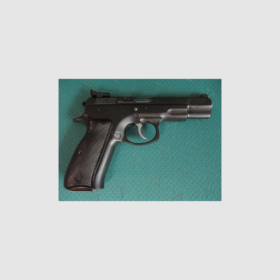 Pistole CZ75 B mit verstellbarer Sportvisierung	 75B