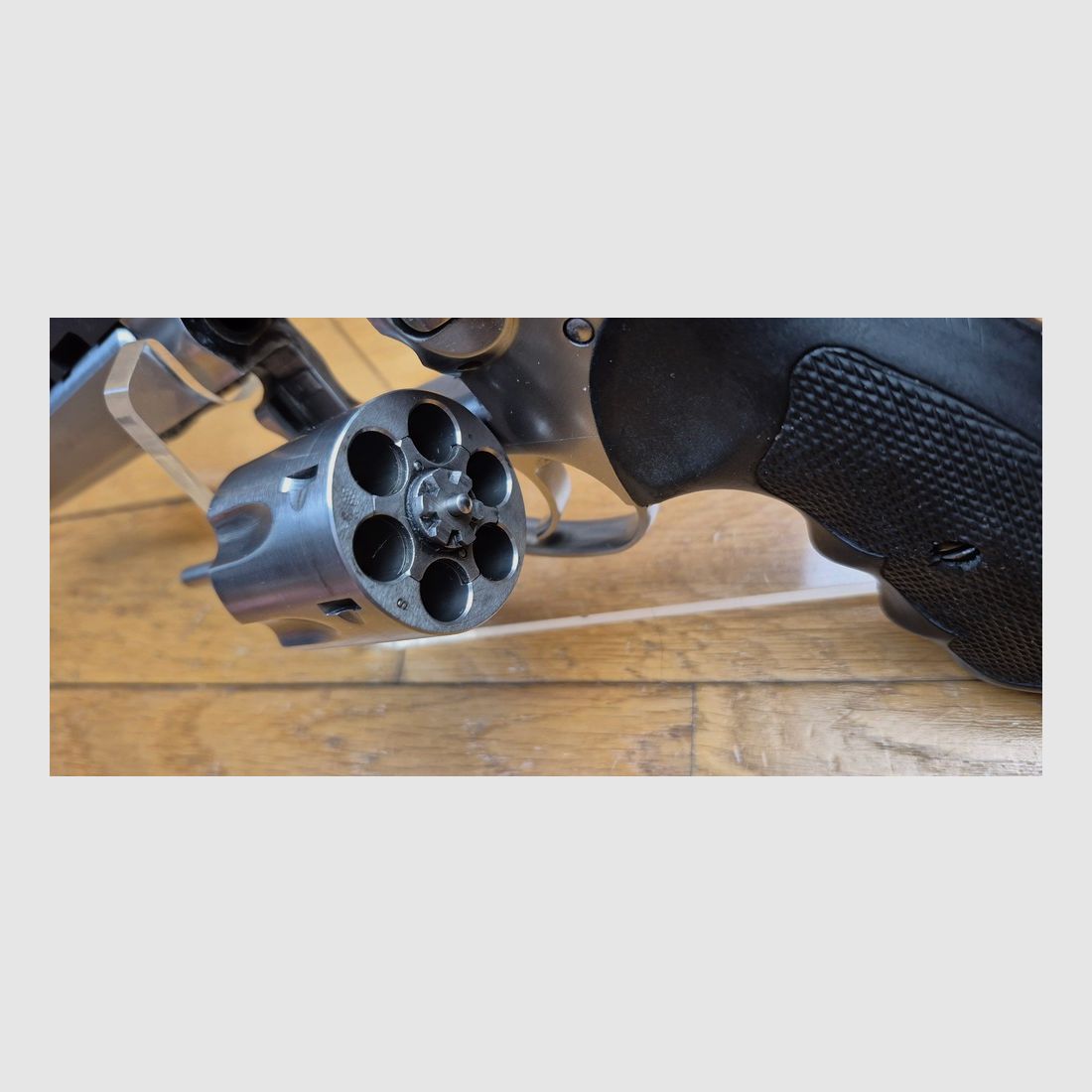 Selten Revolver Ruger GP 100 „Custom“ – Modell mit 6 Zoll Lauf – Seltene Anpassung mit schwerem Lauf ABOM in Deutschland – Vollstahl-Schiene mit verstellbarer Visierung und Wichita Korn aus 100% Stahl – Kal. 357Magnum / 38 special – Waffe aus September 1992 – Seltene Ruger Anpassung – TBE/TBE+, Bild 22 von 30