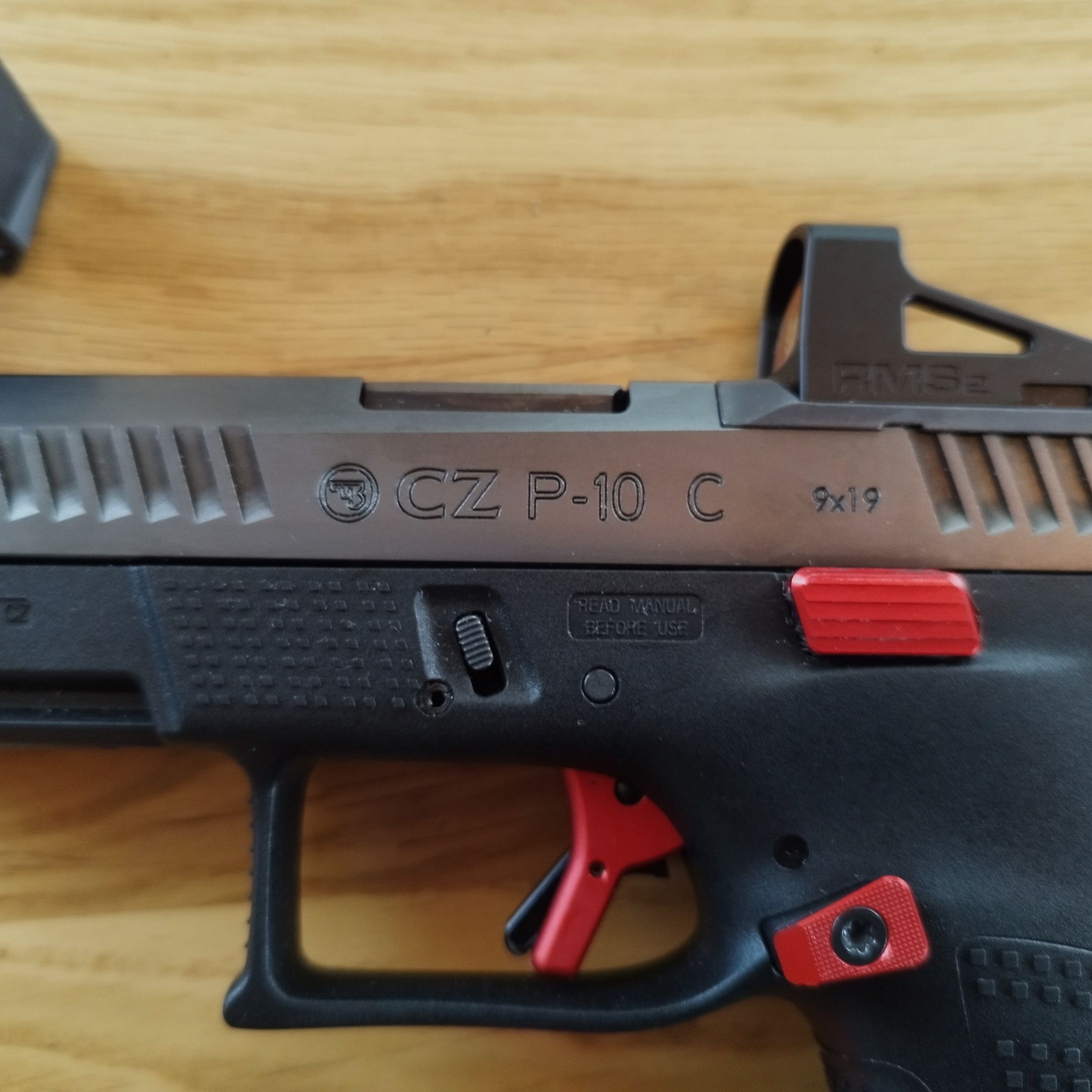 Conjunto de edición especial CZ P-10 C OR Red, incluido el visor Shield Sight RMS
