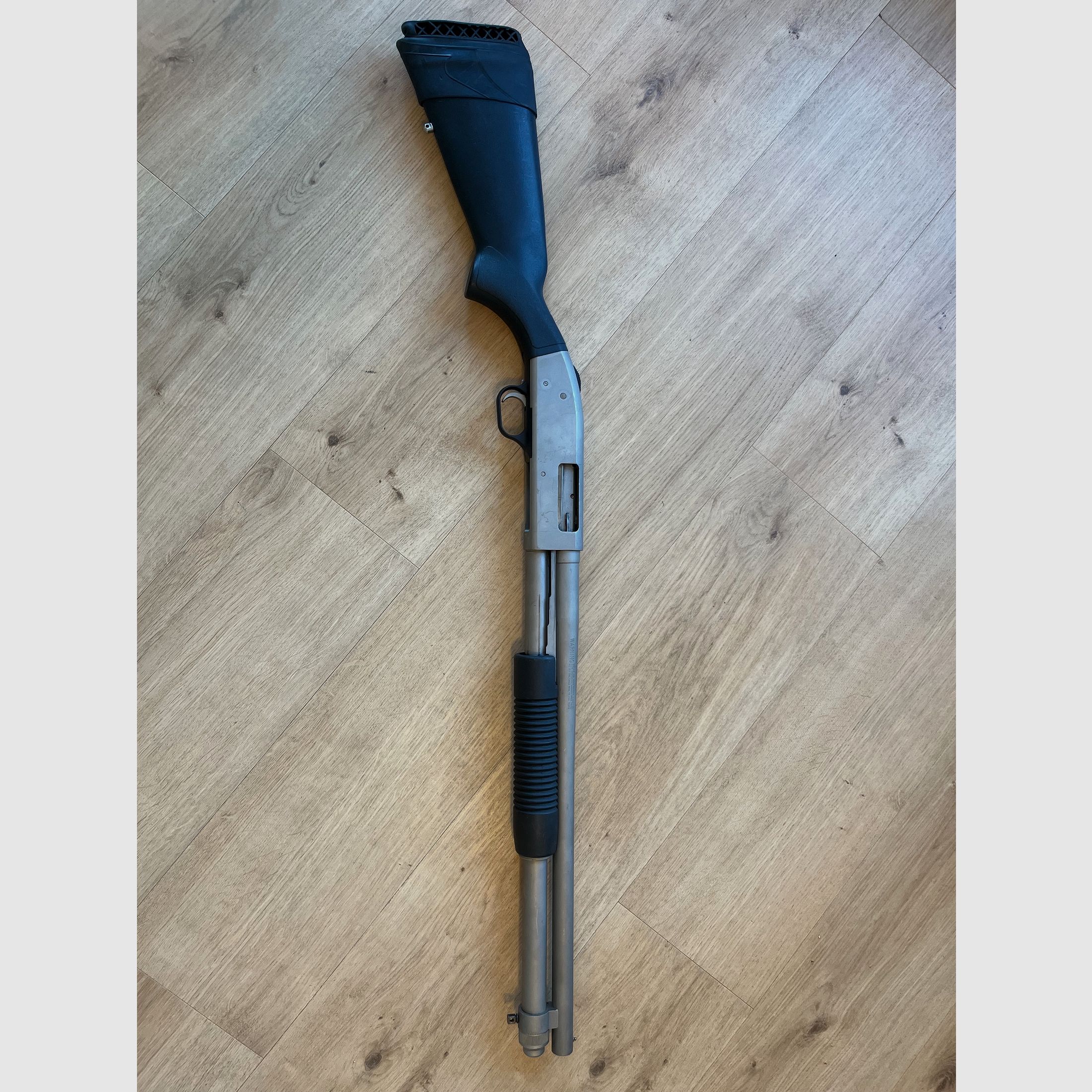 Vorderschaftrepetierflinte Mossberg 590 Mariner 12/76