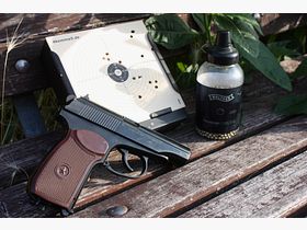Makarov Co2-Pistole 4,5 mm BB (P18) Neues CO-Ventil + 10 x 12 g Co2-Kapseln + 1500 Umarex Stahl BB 4,5 mm 