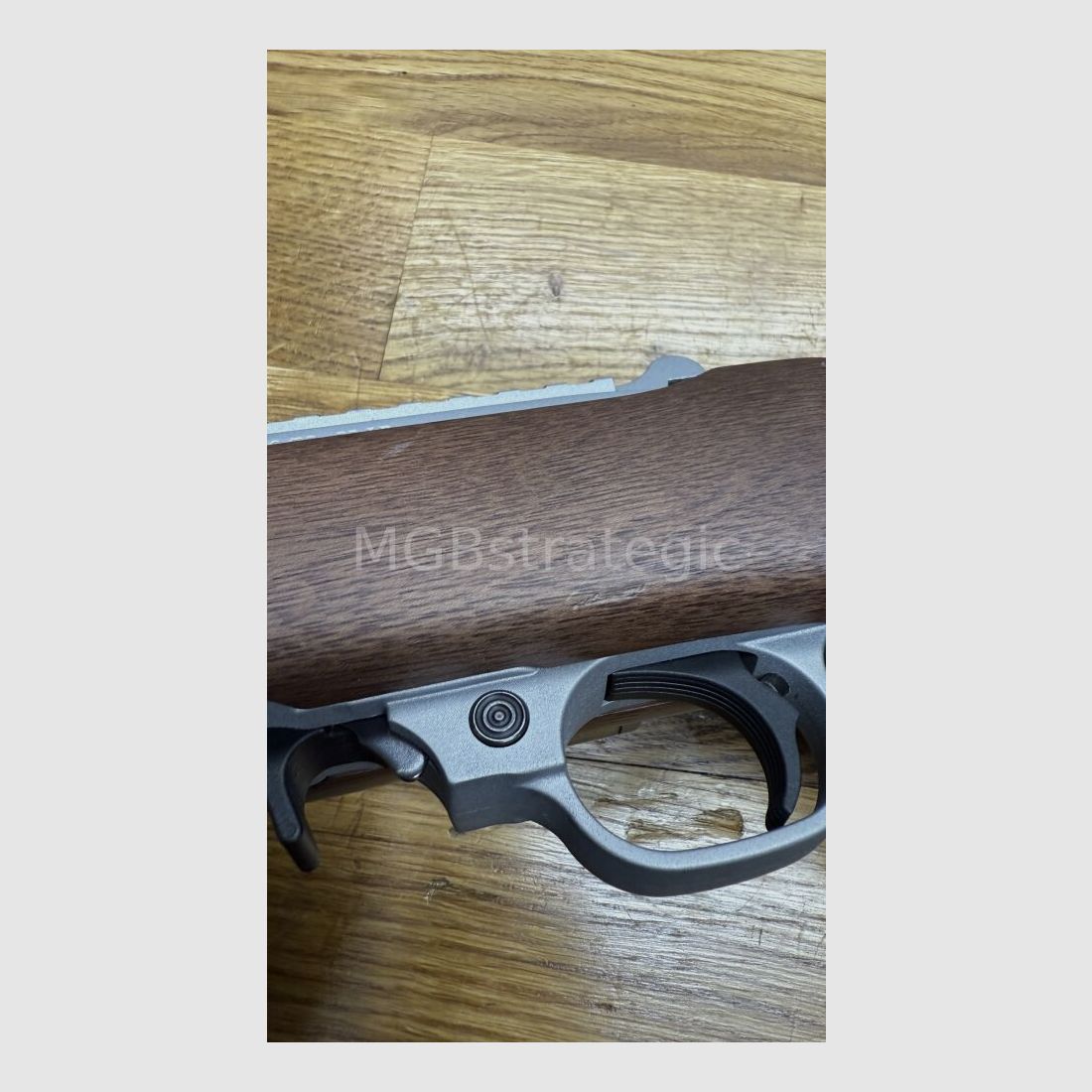 Ruger 10/22 met A-Team kolf systeem / loop en 2x Ruger BX-25 magazijnen cerakote zilver gecoat / loopdraad 1/2"x28UNEF