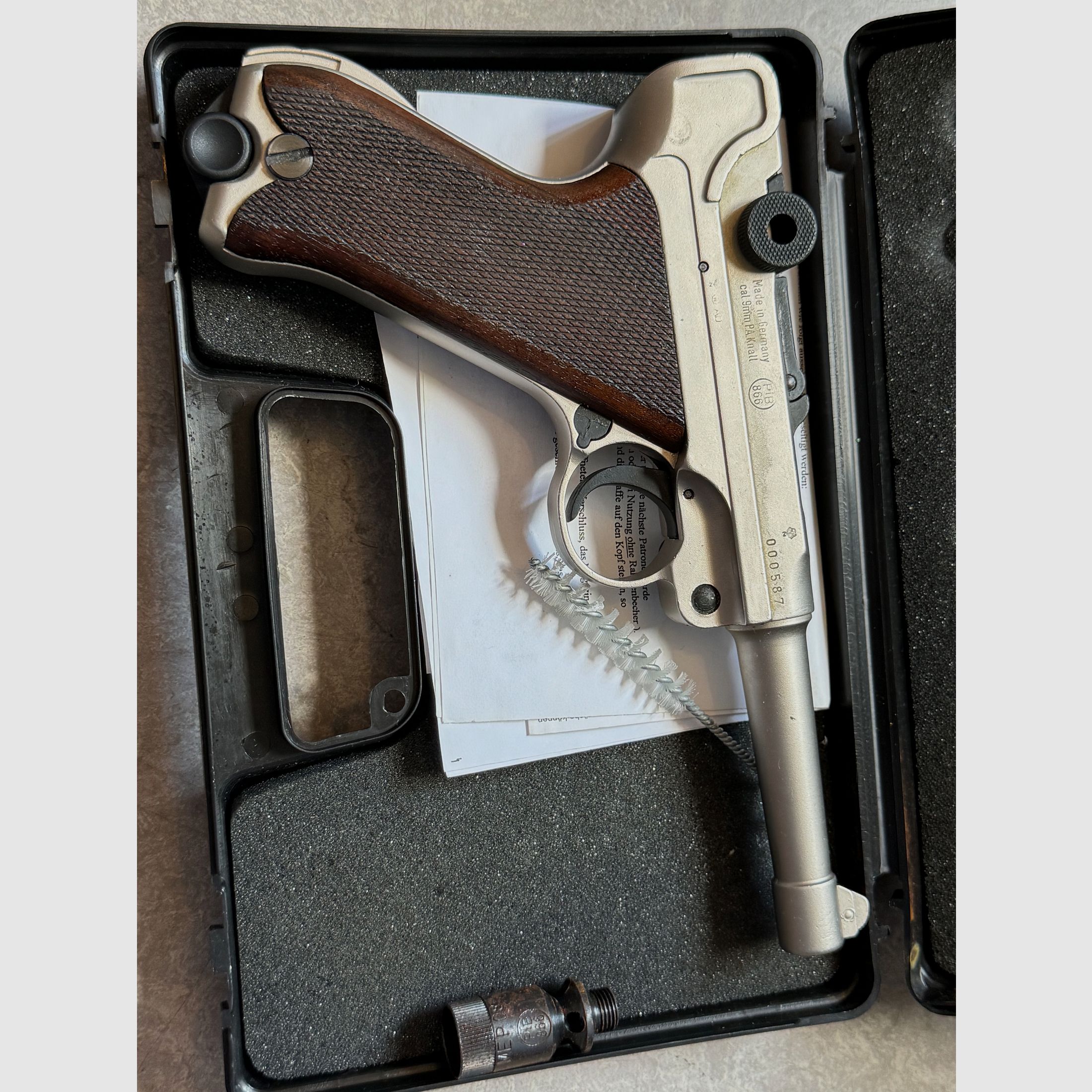 Rzadka ME P08 Luger pistolet alarmowy 9 mm P.A.K. w kolorze srebrnym