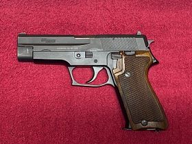 Dissolution of my collection: SIG Sauer P220 caliber 9mm - very well maintained condition