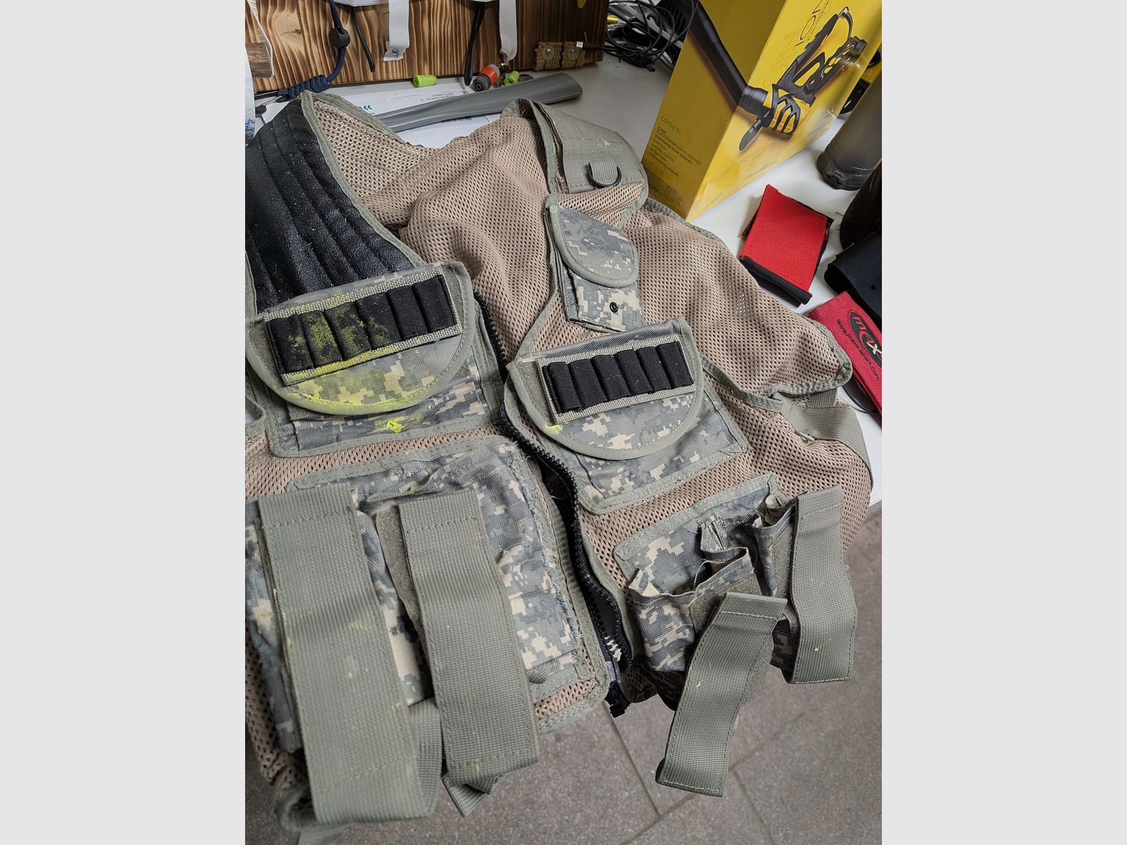 Équipement complet de paintball y compris le marqueur