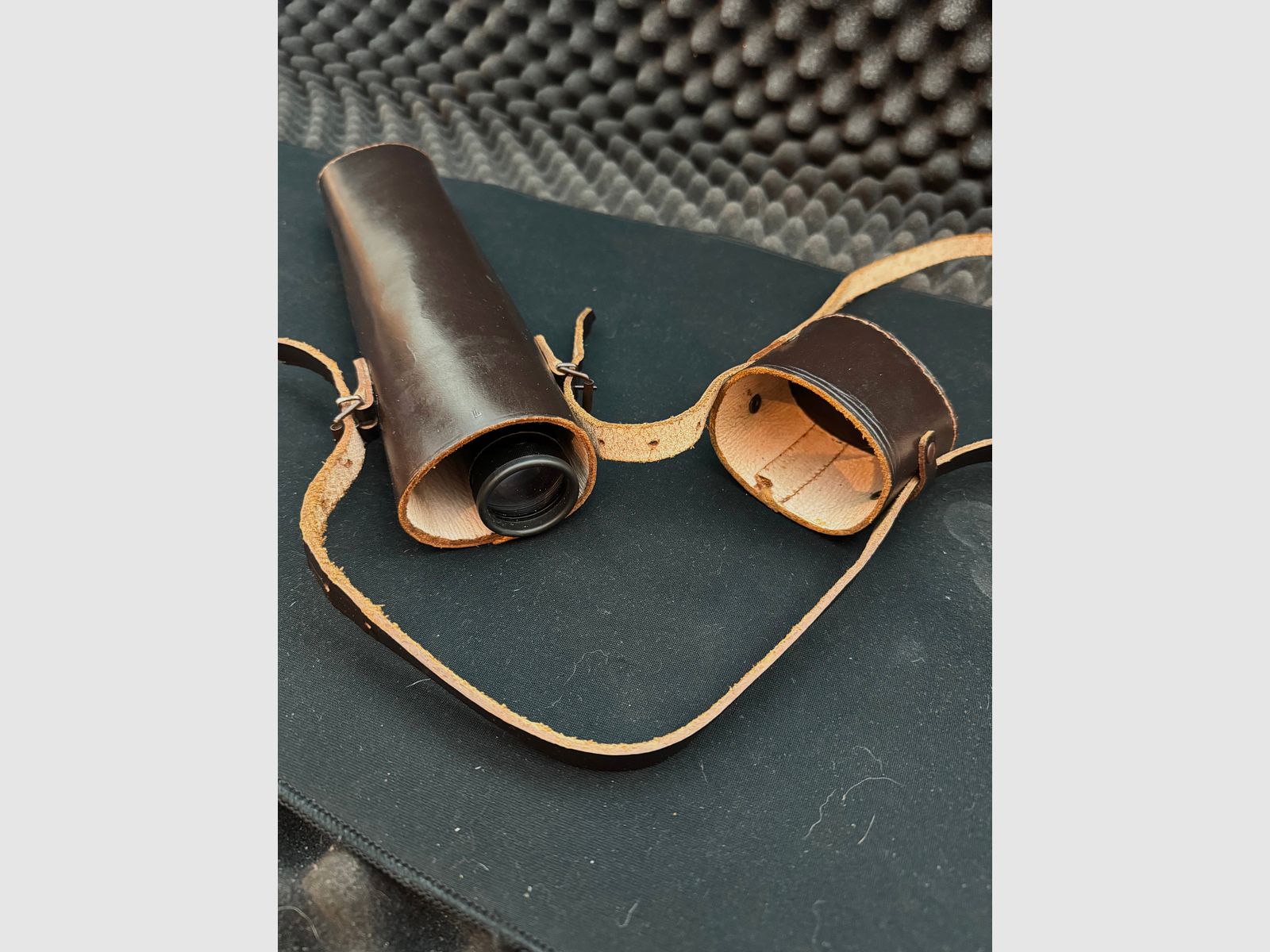Leather case for riflescope, 330mm long, suitable for scopes with a diameter of 42mm +/-