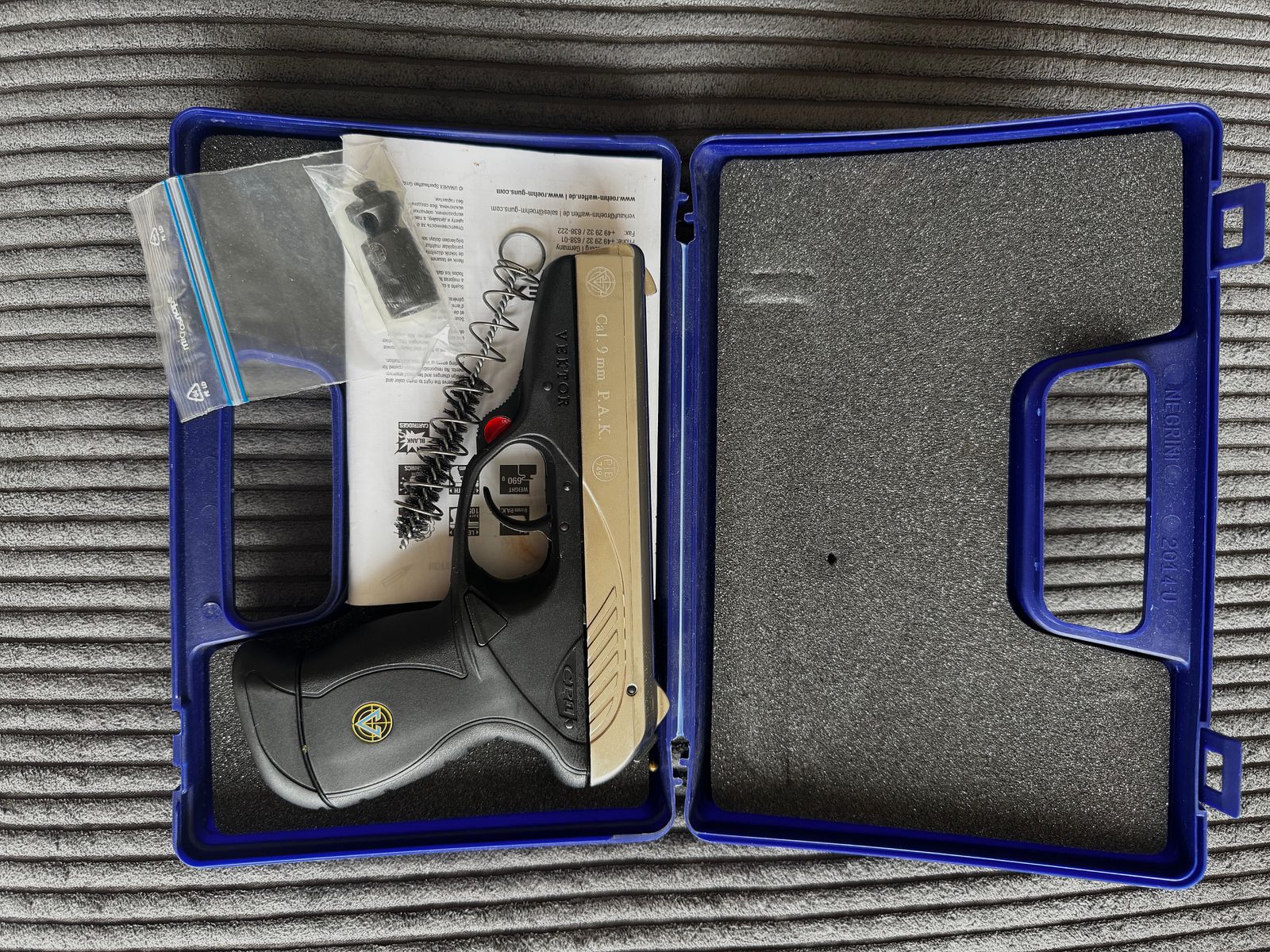 Röhm Vektor CP1 (9mm P.A.K.) – Velourverzilverd, afbeelding 1 van 3