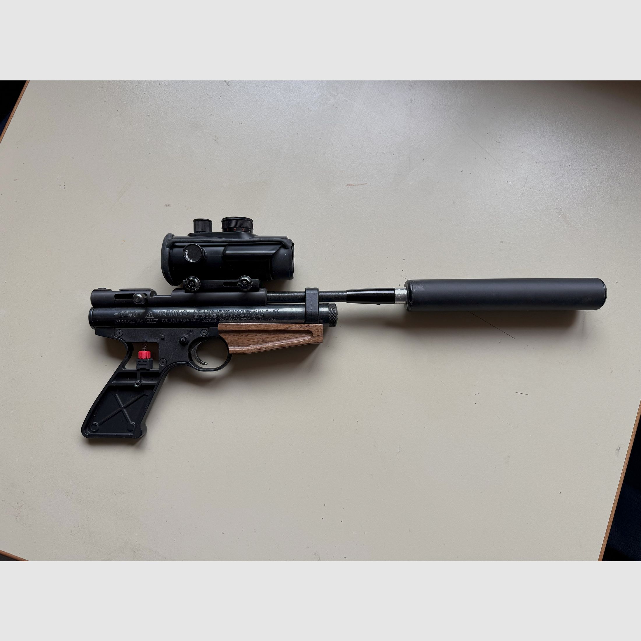 Crosman 2240 with plenty of accessories and case