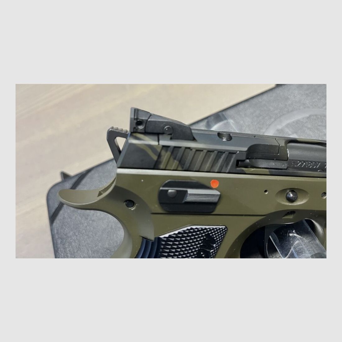 CZ Uhersky Brod Shadow 2 - SONDERMODEL - Camo / Olijf