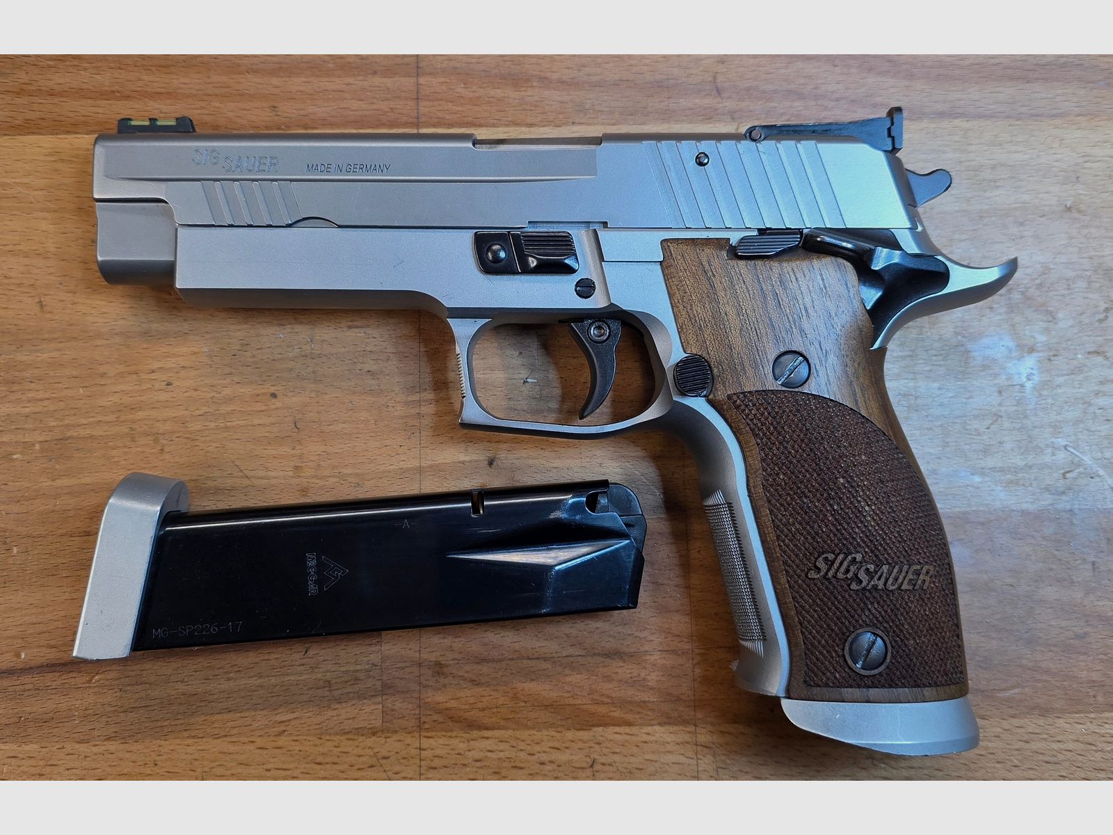 Sig Sauer P226 Germany X-Five 9x19mm
