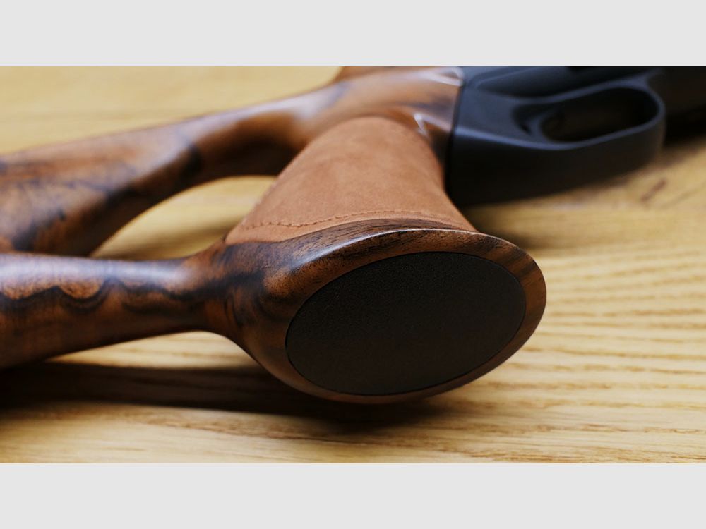 Blaser R8 Success / HK7 Super Finish matt / Chesterfield Leder / Stahlkugel mit Goldlinie / Kaliber & Lauflänge nach Wahl / M15x1 Gewinde / ATEMBERAUBEND