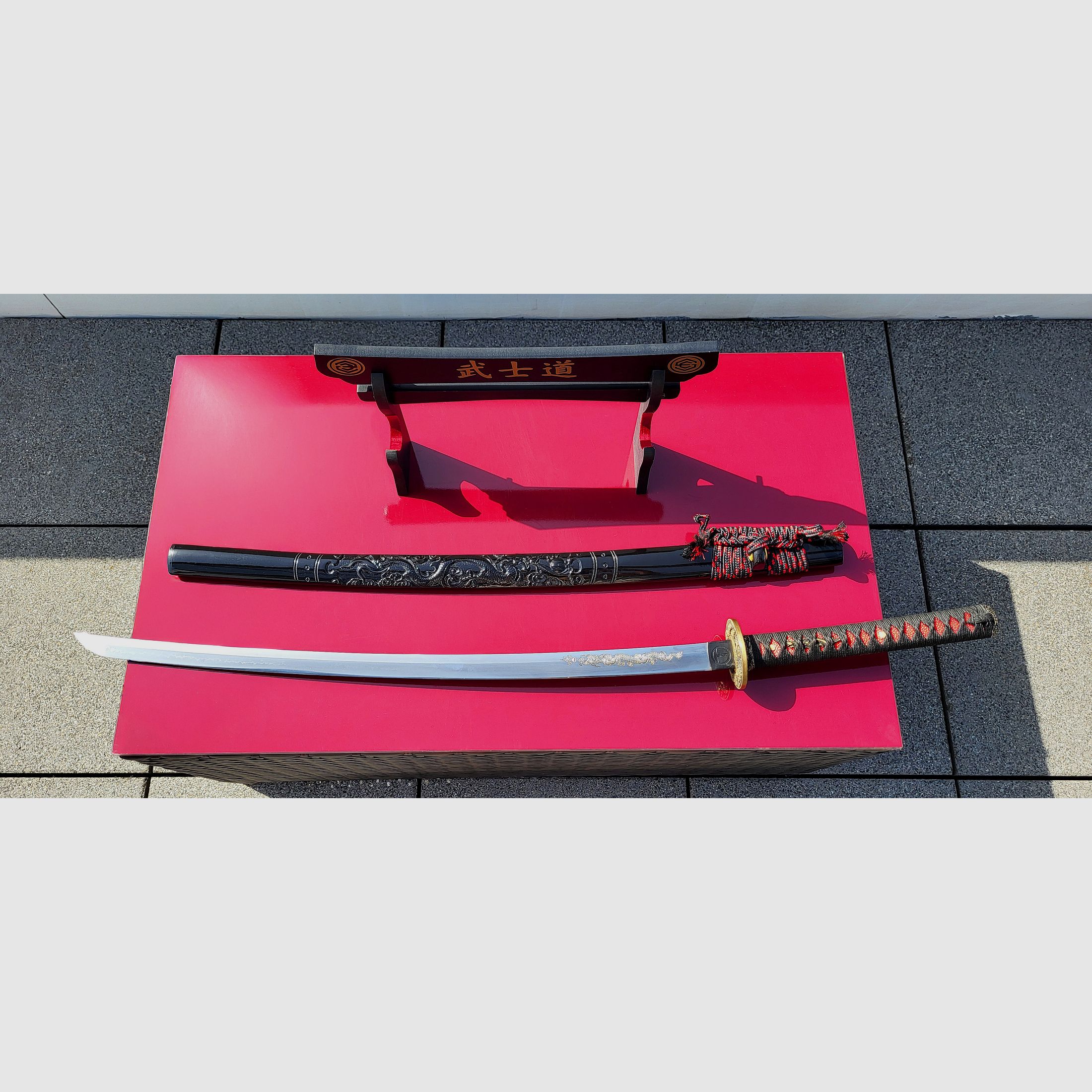 Katana Toshiro Tenryu, schwarz, mit eingraviertem Drachen auf Saya