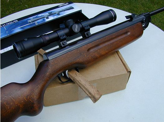 Weihrauch HW 35 (Luftgewehr mit Walther-Zielfernrohr)
