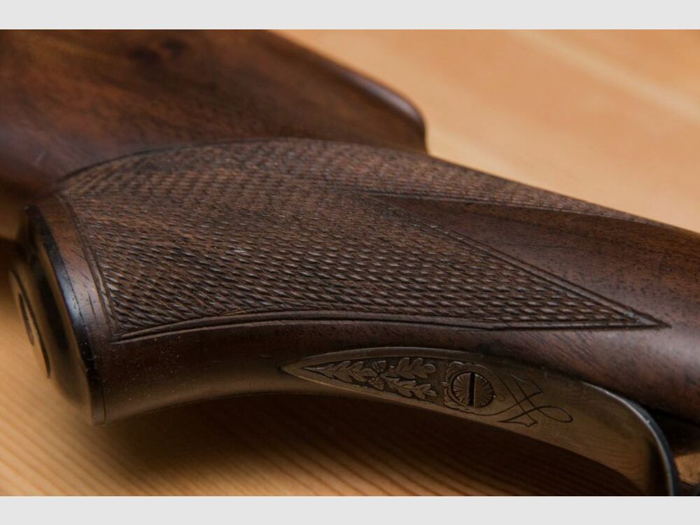 exklusive Jagdflinte side-by-side mit tiefgestochener Gravur Querflinte Doppelflinte